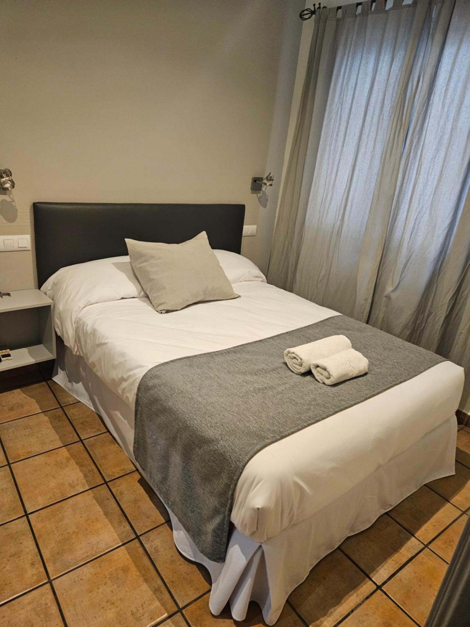 Hostal La Campana Toledo Luaran gambar