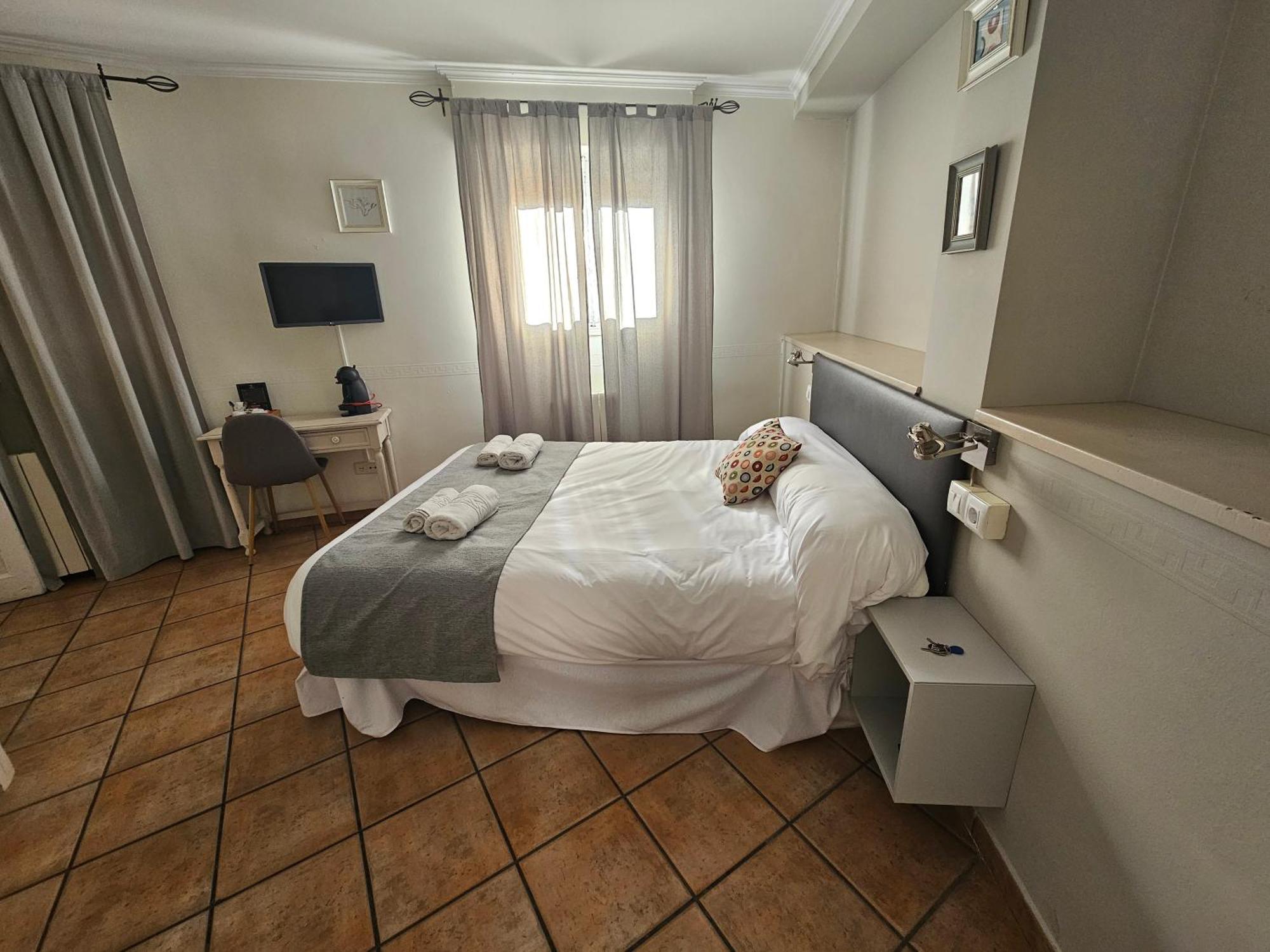 Hostal La Campana Toledo Luaran gambar