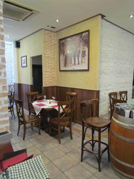 Hostal La Campana Toledo Luaran gambar